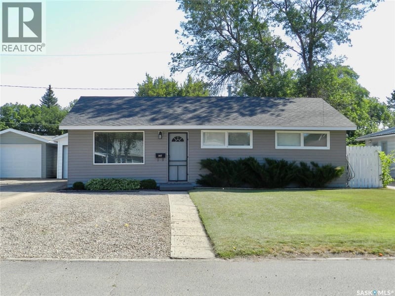 1037 Bogue AVENUE, Moose Jaw, Saskatchewan, S6H4M4, Moose Jaw, Saskatchewan — photo 1 of 5