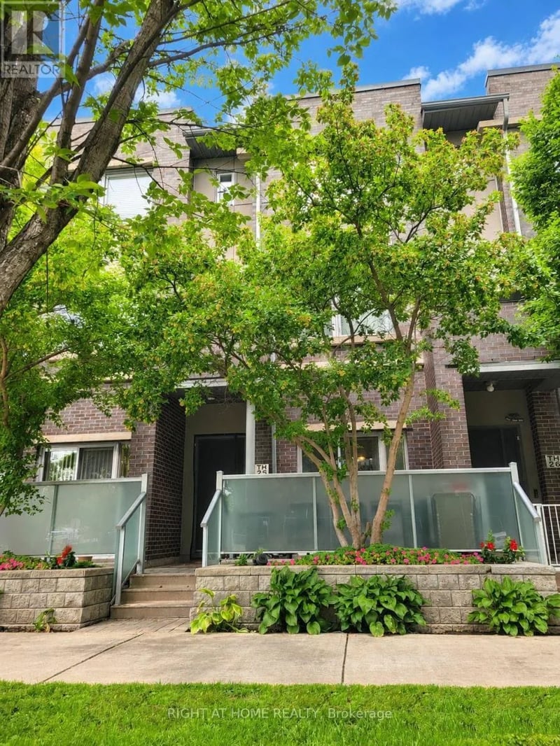 #TH25 290 Village Green Square, Toronto (Agincourt South-Malvern West), Ontario, M1S0L1, Toronto (Agincourt South-Malvern West), Ontario — photo 1 of 5