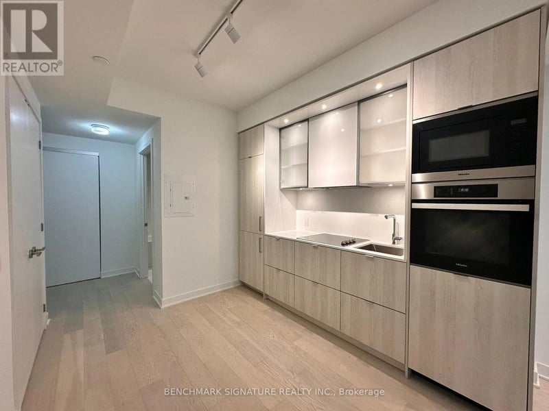 #1208 11 Yorkville Avenue, Toronto (Annex), Ontario, M4W1L2, Toronto (Annex), Ontario — photo 1 of 3