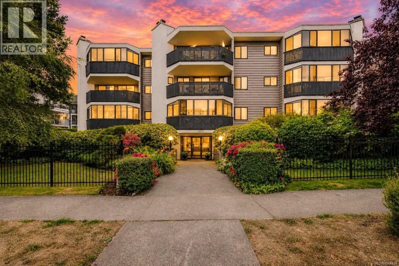 #303 1031 Burdett Avenue, Victoria, British Columbia, V8V3G9, Victoria, British Columbia — photo 1 of 5