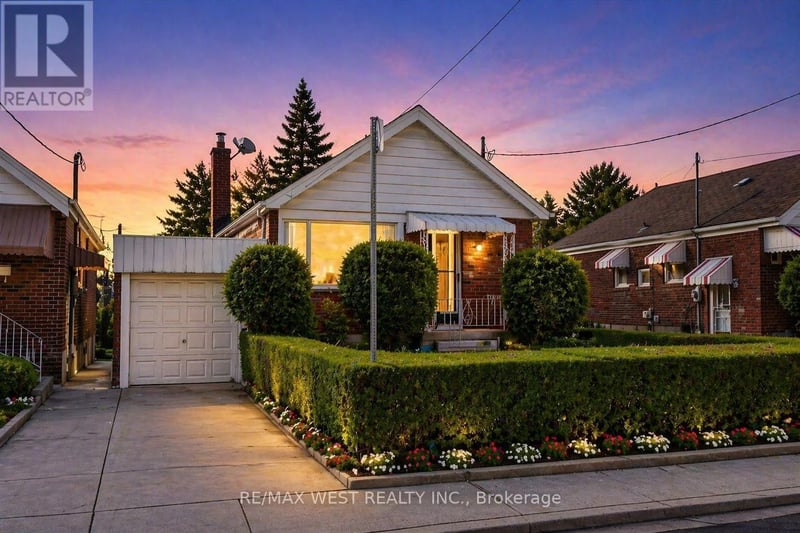 5 Dieppe Road South, Toronto (Danforth Village-East York), Ontario, M4J2K8, Toronto (Danforth Village-East York), Ontario — photo 1 of 5