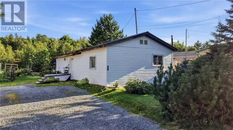 36 DRYDEN Road E, Wahnapitae, Ontario, P0M3C0, Wahnapitae, Ontario — photo 1 of 5