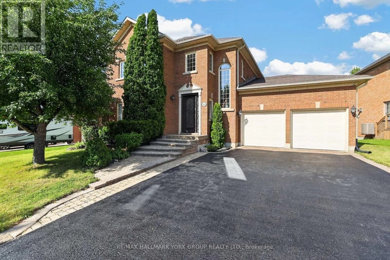 669 Kingsmere Avenue, Newmarket (Stonehaven-Wyndham), Ontario, L3X1L5, Newmarket (Stonehaven-Wyndham), Ontario — photo 1 of 5