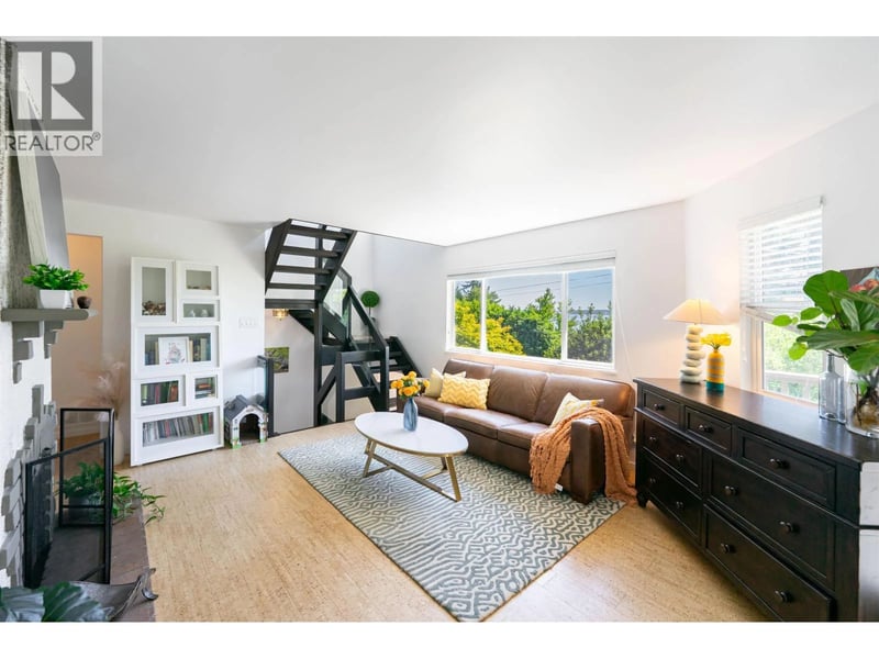 3341 MARINE Drive, West Vancouver, British Columbia, V7V1M8, West Vancouver, British Columbia — photo 1 of 5