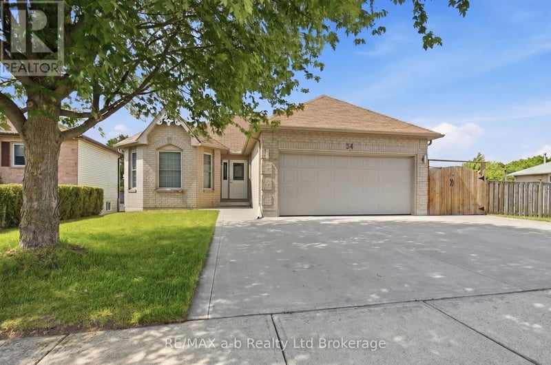 54 PEBBLE BEACH Court, Woodstock (Woodstock - South), Ontario, N4S8X2, Woodstock (Woodstock - South), Ontario — photo 1 of 5
