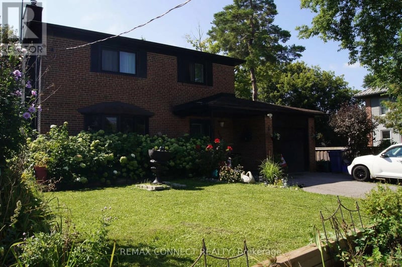750 Gorham Street, Newmarket (Gorham-College Manor), Ontario, L3Y1L6, Newmarket (Gorham-College Manor), Ontario — photo 1 of 5