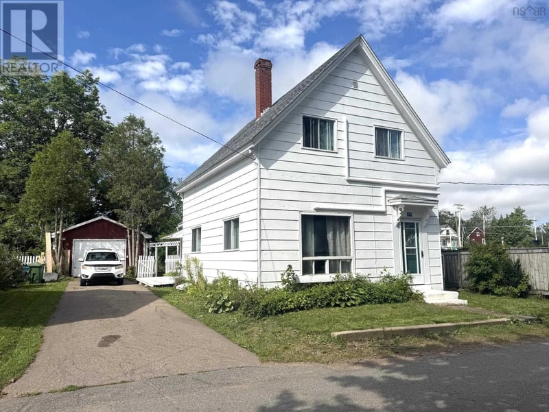 49 Chapel Street, Parrsboro, Nova Scotia, B0M1S0, Parrsboro, Nova Scotia — photo 1 of 5