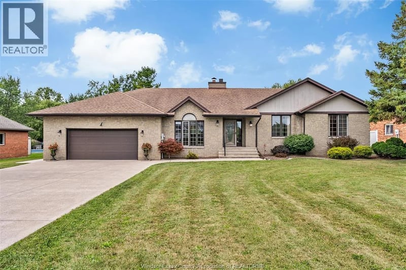 367 ELMSTEAD, Lakeshore, Ontario, N8N2L9, Lakeshore, Ontario — photo 1 of 5