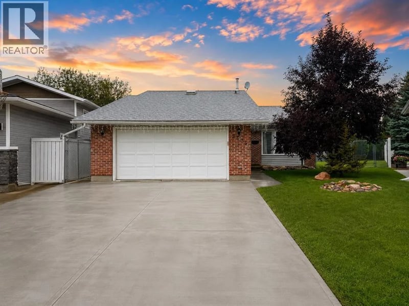 9634 64a Avenue, Grande Prairie, Alberta, T8W2B1, Grande Prairie, Alberta — photo 1 of 5