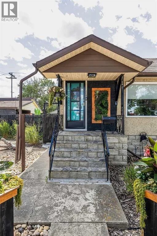 708 Broadway Avenue East, Redcliff, Alberta, T0J2P0, Redcliff, Alberta — photo 1 of 5