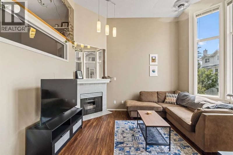 623 Hawkstone Manor Northwest, Calgary, Alberta, T3G3X2, Calgary, Alberta — photo 1 of 5