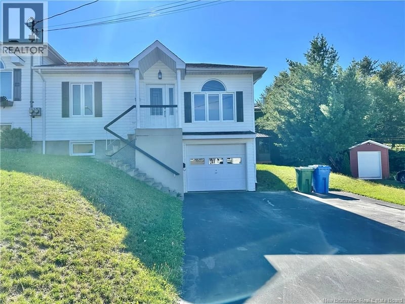 121 Belisle Avenue, Edmundston, New Brunswick, E3V4C7, Edmundston, New Brunswick — photo 1 of 5
