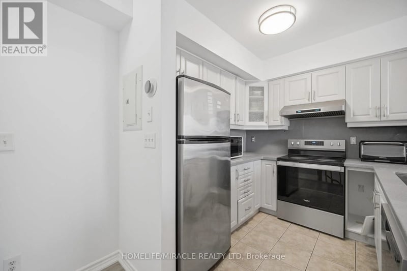 #2002 3049 Finch Avenue West, Toronto (Humbermede), Ontario, M9M0A5, Toronto (Humbermede), Ontario — photo 1 of 5