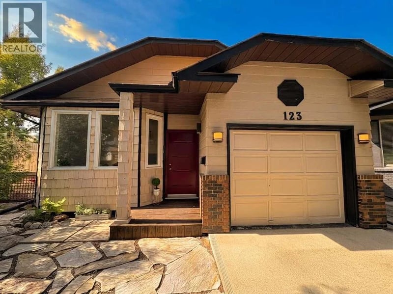 123 SUNMILLS Place Southeast, Calgary, Alberta, T2X2R1, Calgary, Alberta — photo 1 of 5