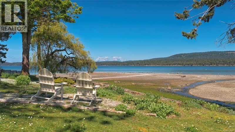 1607 North Beach Road, Salt Spring, British Columbia, V8K1A8, Salt Spring, British Columbia — photo 1 of 5