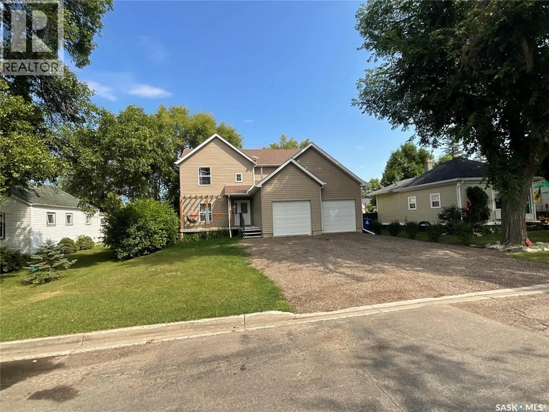 2018 8th STREET, Rosthern, Saskatchewan, S0K3R0, Rosthern, Saskatchewan — photo 1 of 5