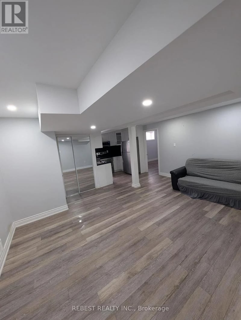 #Basement 2 Trillium Court, Brampton (Northgate), Ontario, L6S3L2, Brampton (Northgate), Ontario — photo 1 of 5