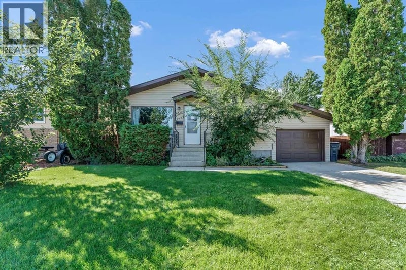 339 Ross Glen Drive Southeast, Medicine Hat, Alberta, T1B1Y3, Medicine Hat, Alberta — photo 1 of 5