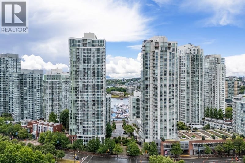 #1505 193 AQUARIUS Mews, Vancouver, British Columbia, V6Z2Z2, Vancouver, British Columbia — photo 1 of 5