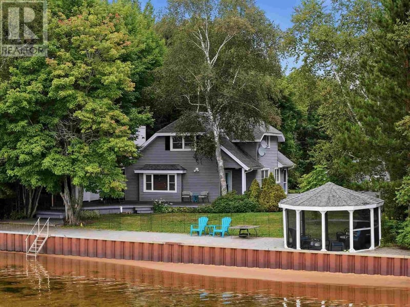 333 Sunnyside Beach RD, Sault Ste. Marie, Ontario, P6A6K4, Sault Ste. Marie, Ontario — photo 1 of 5