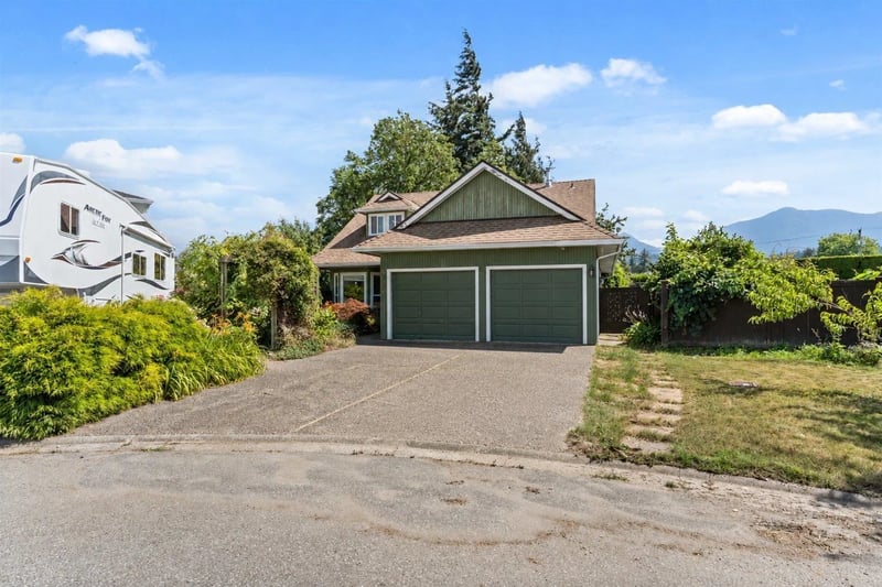 46003 IVY Avenue, Chilliwack, British Columbia, V2R2C5, Chilliwack, British Columbia — photo 1 of 5