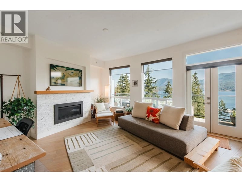#302 5780 MARINE Way, Sechelt, British Columbia, V7Z0L8, Sechelt, British Columbia — photo 1 of 5