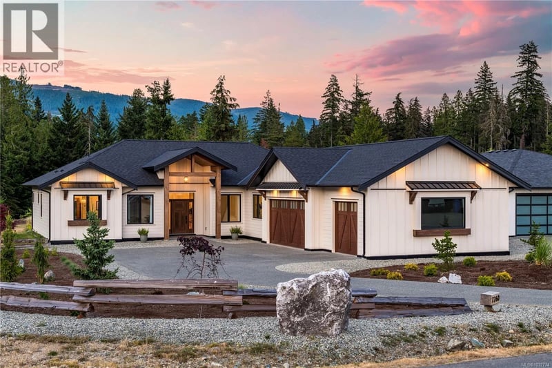 7260 Lakefront Drive, Lake Cowichan, British Columbia, V0R3E1, Lake Cowichan, British Columbia — photo 1 of 5