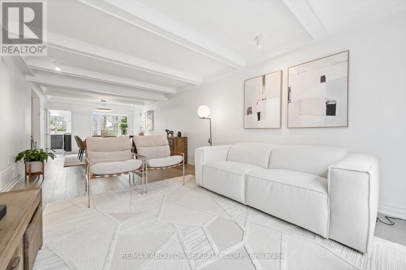 1194 Queen Victoria Avenue, Mississauga (Lorne Park), Ontario, L5H3H3, Mississauga (Lorne Park), Ontario — photo 1 of 5