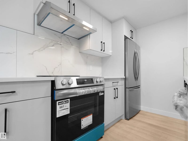 126 Woodstock NW, Edmonton, Alberta, T5T0H6, Edmonton, Alberta — photo 1 of 5