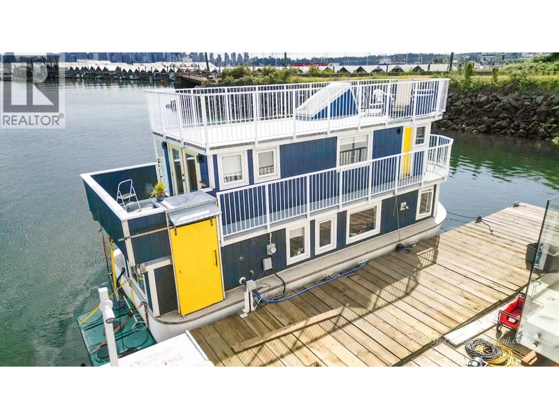 415 ESPLANADE Avenue, North Vancouver, British Columbia, V7M1A4, North Vancouver, British Columbia — photo 1 of 5