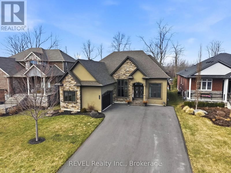 713 Clarence Street, Port Colborne (Sugarloaf), Ontario, L3K6B8, Port Colborne (Sugarloaf), Ontario — photo 1 of 5