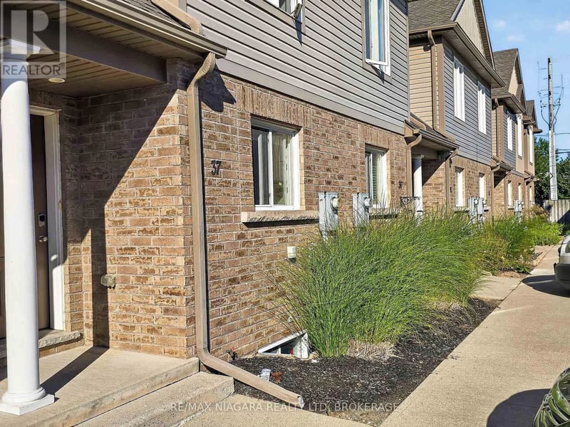 #37 6118 Kelsey Crescent, Niagara Falls (Forestview), Ontario, L2H0M6, Niagara Falls (Forestview), Ontario — photo 1 of 5