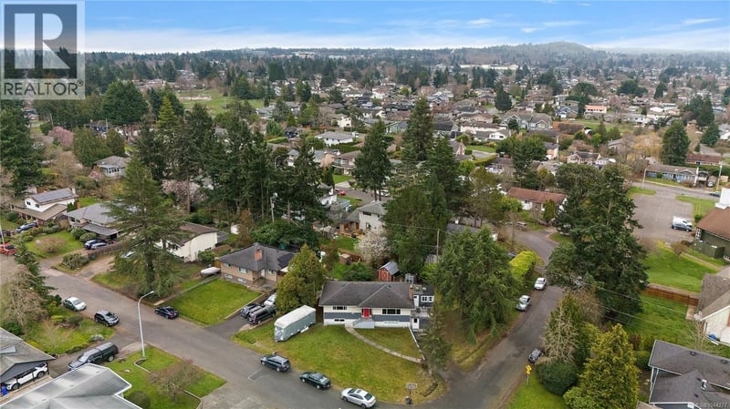 1819 Dunnett Crescent, Saanich, British Columbia, V8N2P4, Saanich, British Columbia — photo 1 of 5