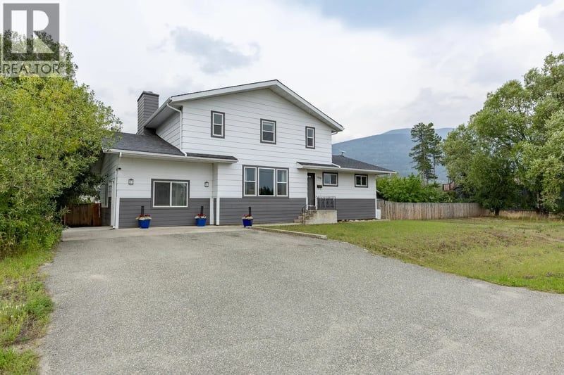 1250 9TH Avenue, Valemount, British Columbia, V0E2Z0, Valemount, British Columbia — photo 1 of 5