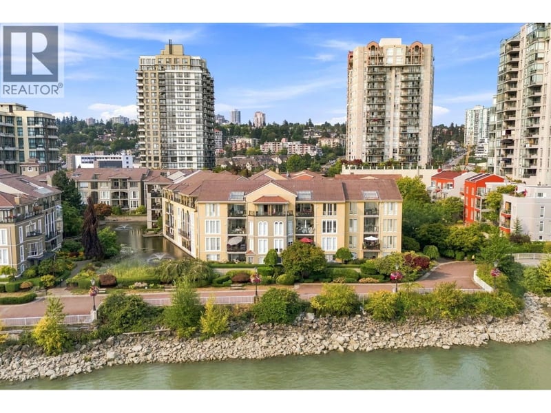 #411 3 RENAISSANCE Square, New Westminster, British Columbia, V3M6K4, New Westminster, British Columbia — photo 1 of 5