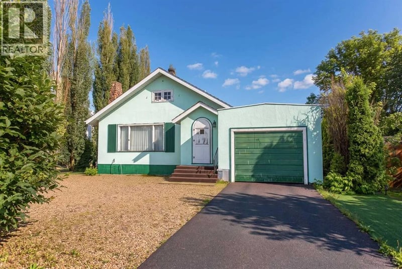 5423 50 Avenue, Lacombe, Alberta, T4L1S6, Lacombe, Alberta — photo 1 of 5