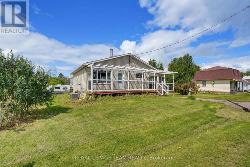 550 Giroux Street, Pembroke, Ontario, K8A4G5, Pembroke, Ontario — photo 1 of 5