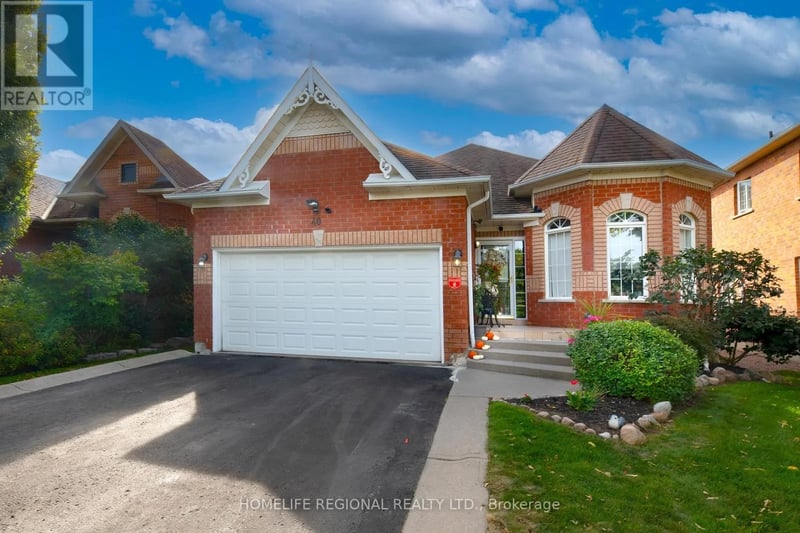 40 Arnold Crescent, Whitby (Brooklin), Ontario, L1M1H9, Whitby (Brooklin), Ontario — photo 1 of 5
