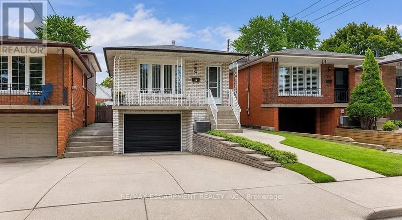 229 East 8th Street, Hamilton (Centremount), Ontario, L9A3L7, Hamilton (Centremount), Ontario — photo 1 of 5