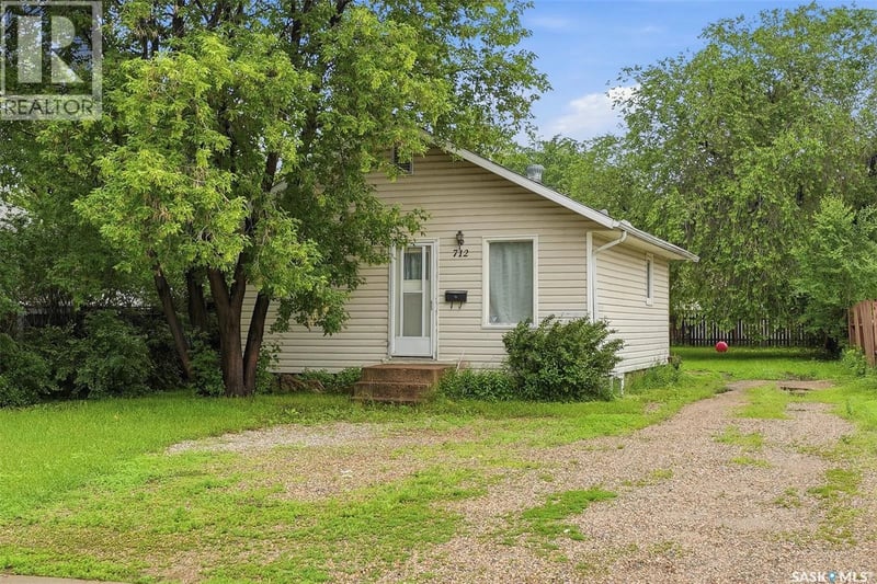 712 5th STREET E, Prince Albert, Saskatchewan, S6V0M4, Prince Albert, Saskatchewan — photo 1 of 5