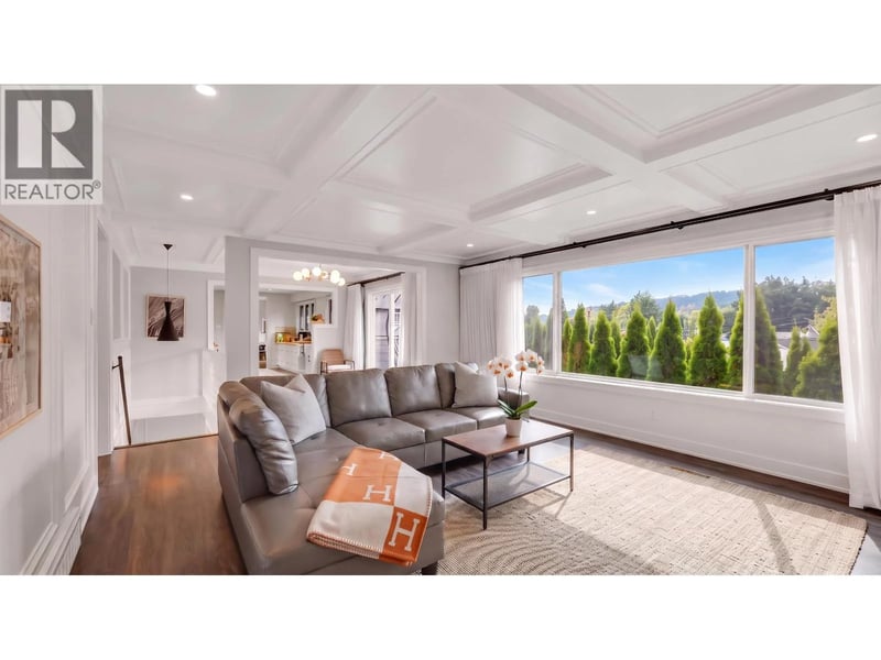 39726 GOVERNMENT Road, Squamish, British Columbia, V8B0G3, Squamish, British Columbia — photo 1 of 5