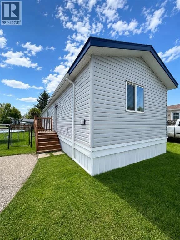 113 Heritage Drive, Okotoks, Alberta, T1S1M4, Okotoks, Alberta — photo 1 of 5