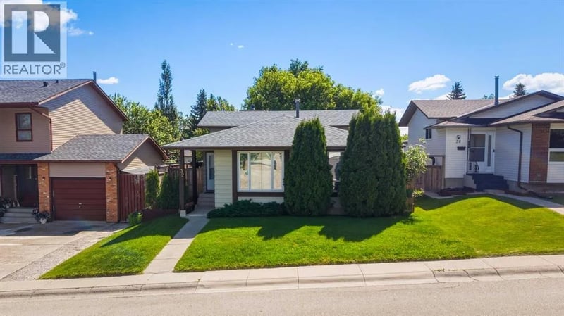 32 Beddington Rise Northeast, Calgary, Alberta, T3K1N2, Calgary, Alberta — photo 1 of 5