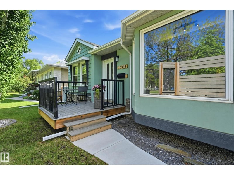 10935 127 ST NW, Edmonton, Alberta, T5M0S8, Edmonton, Alberta — photo 1 of 5
