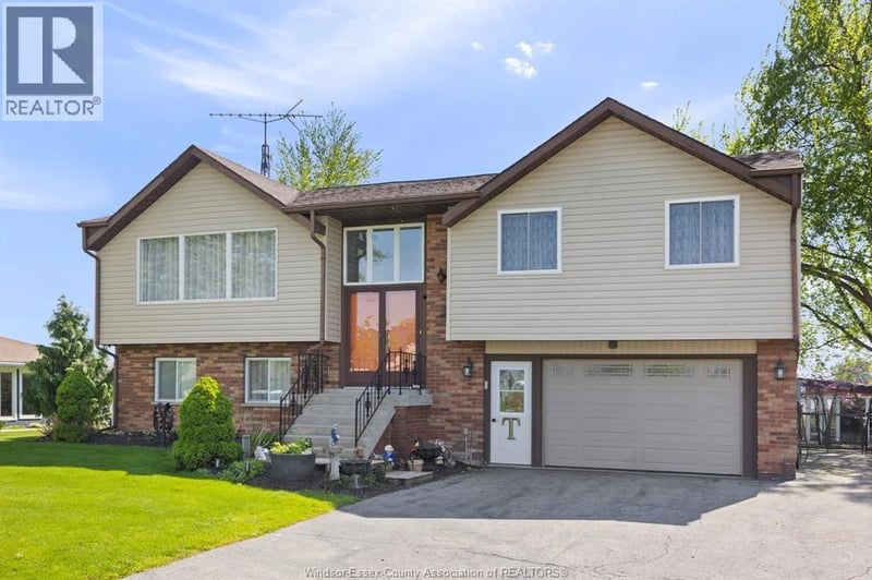 19079 BLUE WATER Avenue, Lakeshore, Ontario, N0P2L0, Lakeshore, Ontario — photo 1 of 5