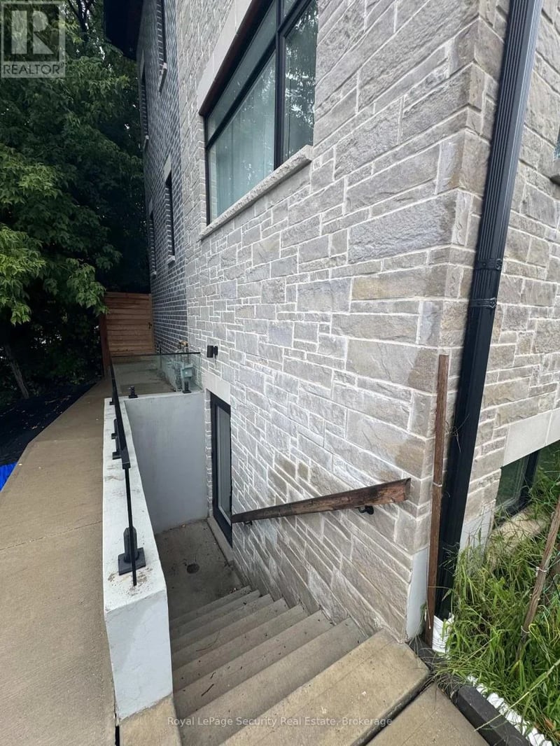 #Lower #1 196 Strathnairn Avenue, Toronto (Beechborough-Greenbrook), Ontario, M6M2G1, Toronto (Beechborough-Greenbrook), Ontario — photo 1 of 5