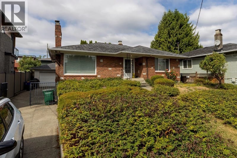 911 SPERLING Avenue, Burnaby, British Columbia, V5B4H7, Burnaby, British Columbia — photo 1 of 5