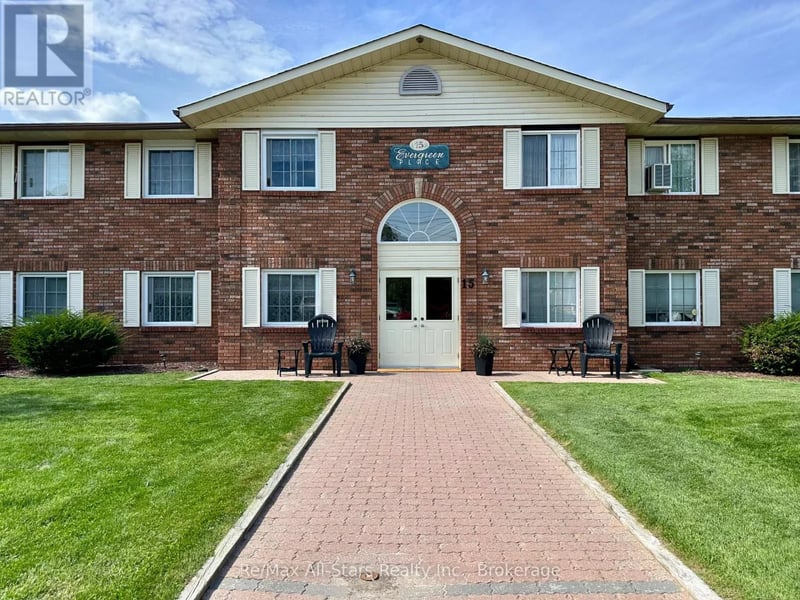 #101 15 Clifton Street, Kawartha Lakes (Fenelon Falls), Ontario, K0M1N0, Kawartha Lakes (Fenelon Falls), Ontario — photo 1 of 5