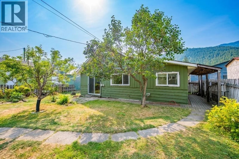 5727 Ponderosa Road, Falkland, British Columbia, V0E1W0, Falkland, British Columbia — photo 1 of 5