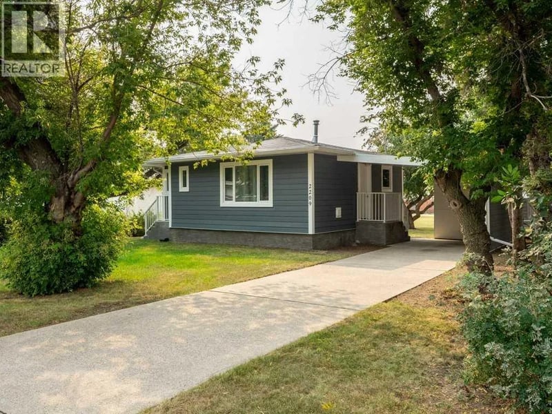 2209 22 Avenue, Coaldale, Alberta, T1M1H5, Coaldale, Alberta — photo 1 of 5